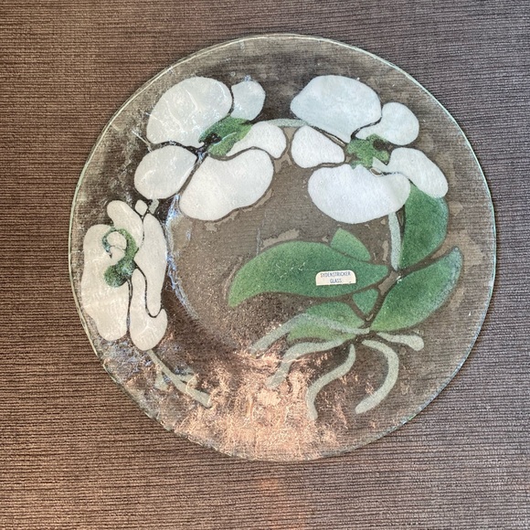 Pair of Vintage Sydenstricker White Floral Fused Glass Ruffled Edge Plates - Picture 7 of 9